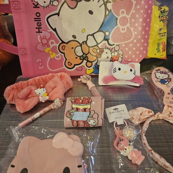 Hello Kitty Pink Accessory Gift Set with Tote, Headbands & Key Charm See 📸 - Picture 2 of 12